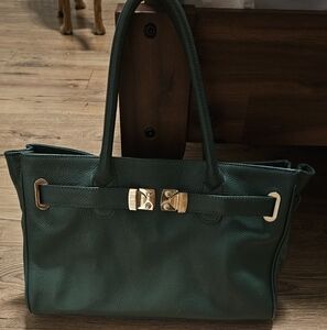 Chic Forest Green Tote with Gold Accents